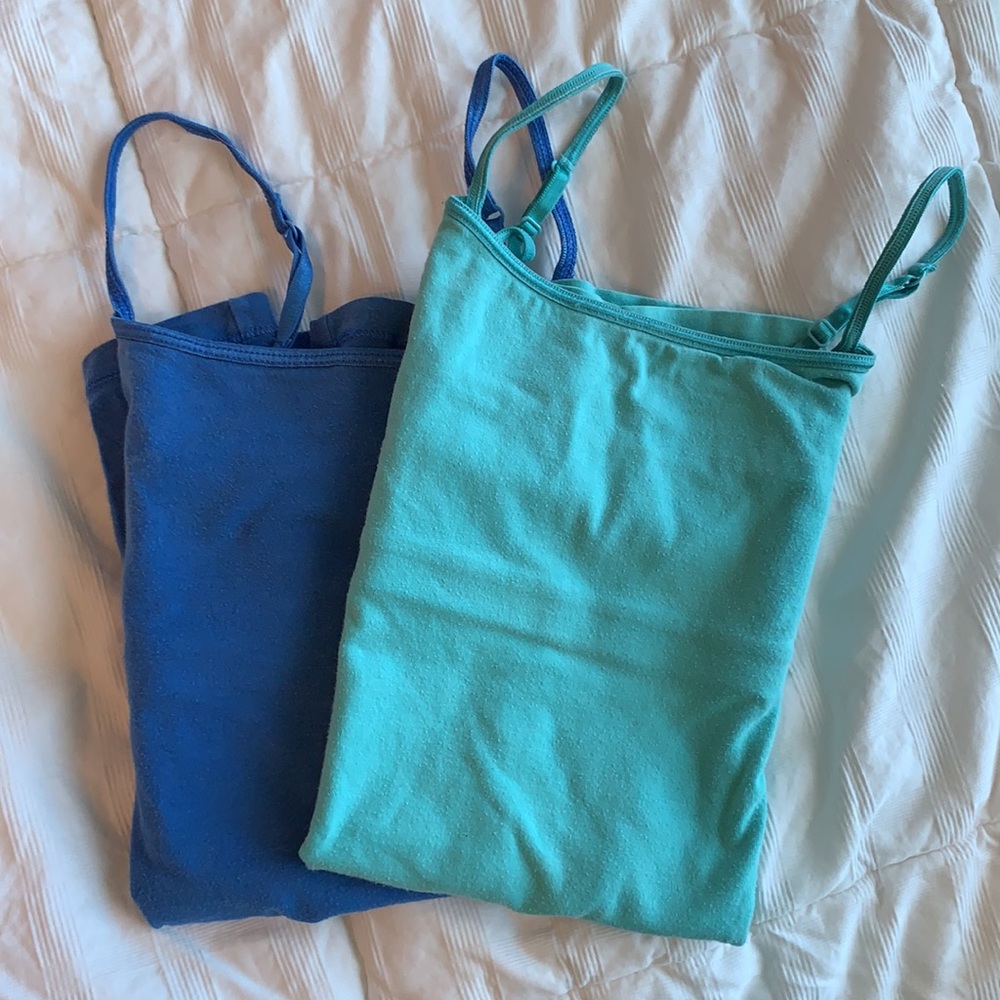 2 blue camis